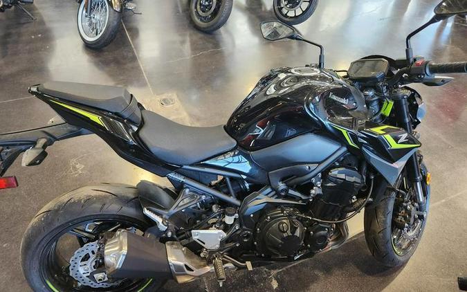 2024 Kawasaki Z900 ABS Metallic Spark Black/Metallic Matte Dark Gray