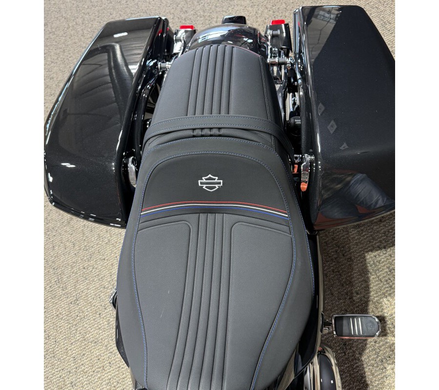 2026 Harley-Davidson® Street Glide® Midnight Ember Chrome Trim