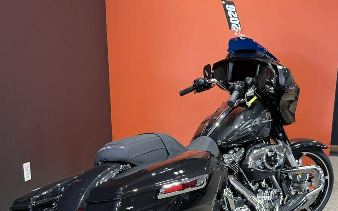 2026 Harley-Davidson® Street Glide® Midnight Ember Chrome Trim