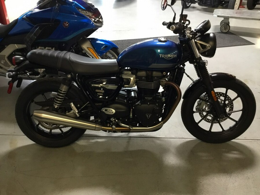 2022 Triumph Street Twin 900 Azure Blue