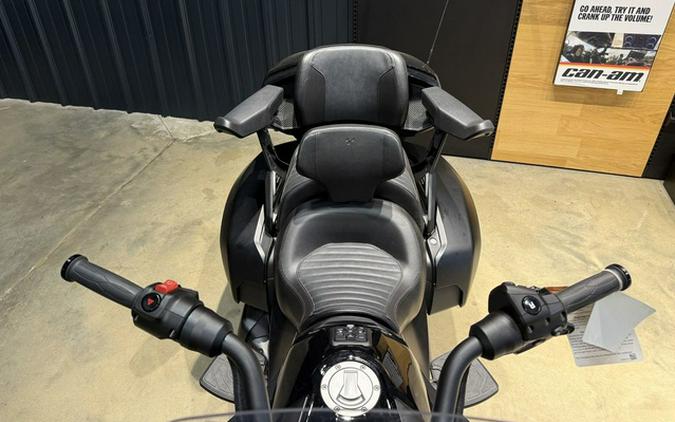 2023 Can-Am Spyder F3 Limited Dark Wheels