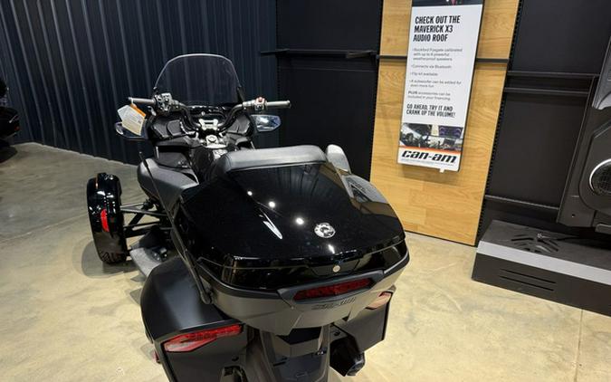 2023 Can-Am Spyder F3 Limited Dark Wheels