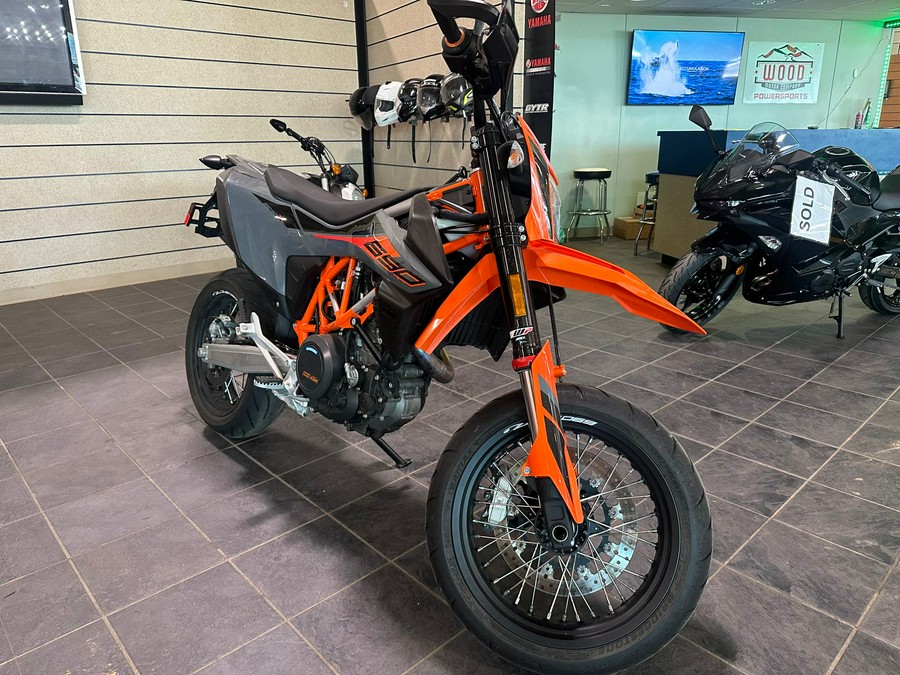 2021 KTM 690 SMC R