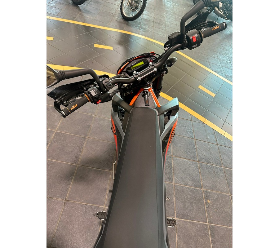 2021 KTM 690 SMC R