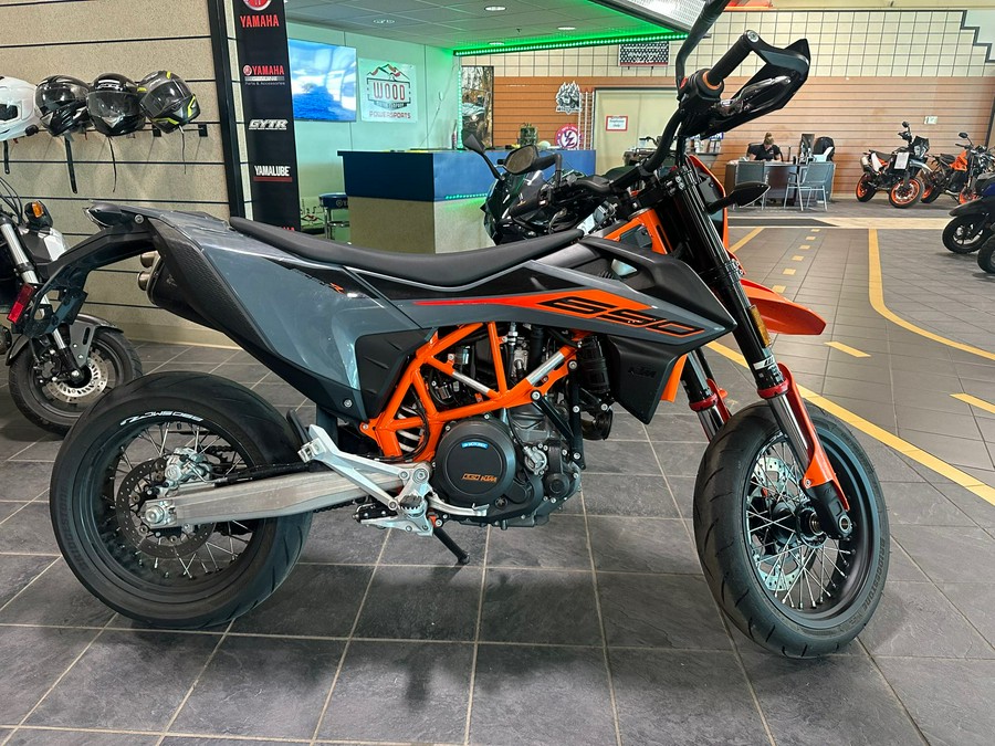 2021 KTM 690 SMC R