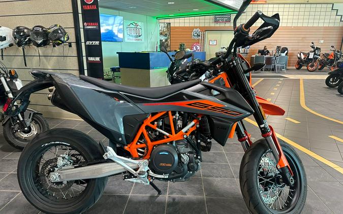 2021 KTM 690 SMC R