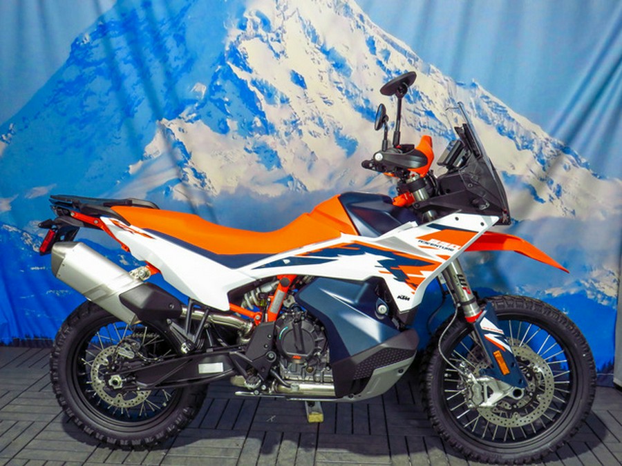 2025 KTM Adventure 890 R