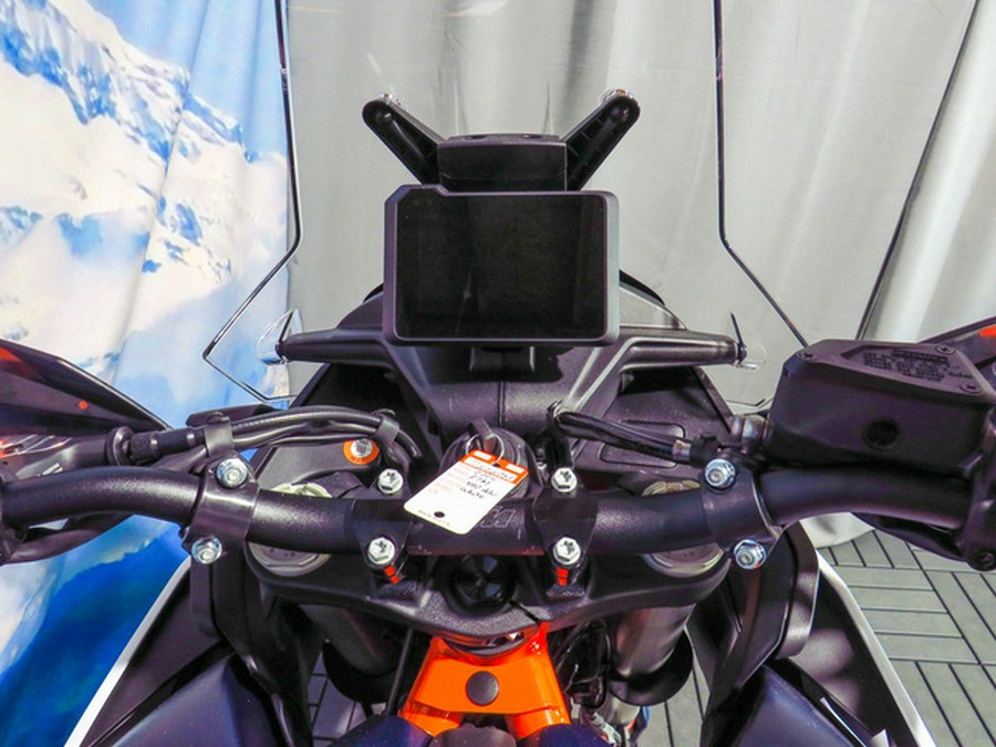 2025 KTM Adventure 890 R