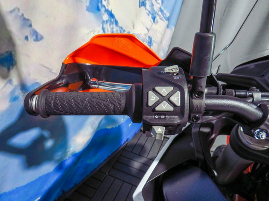 2025 KTM Adventure 890 R