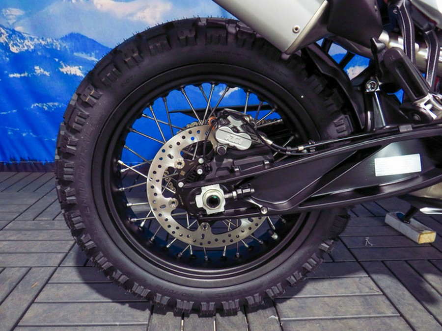 2025 KTM Adventure 890 R