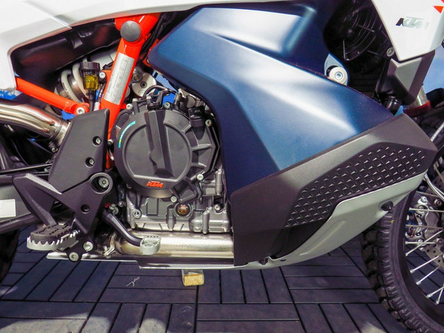 2025 KTM Adventure 890 R
