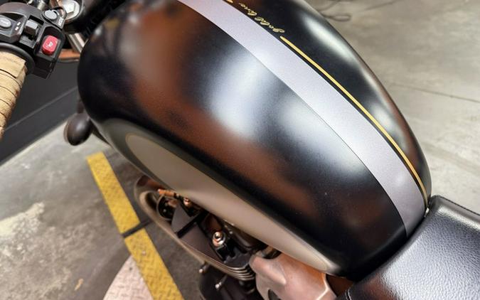 2022 Triumph Street Twin Gold Line Matt Sapphire Black Gold Line