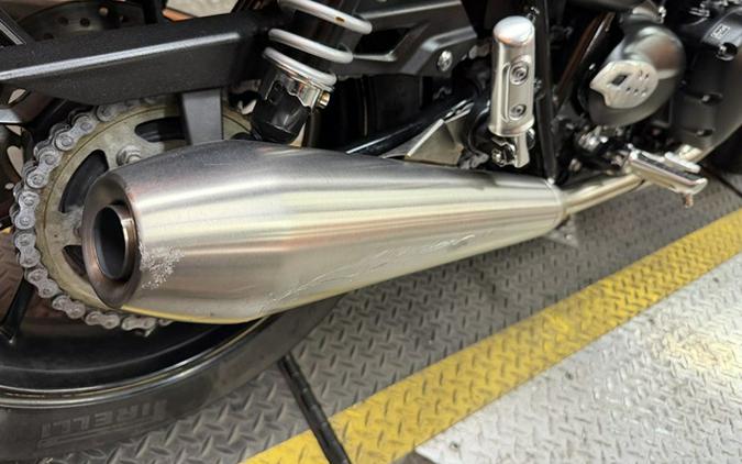 2022 Triumph Street Twin Gold Line Matt Sapphire Black Gold Line