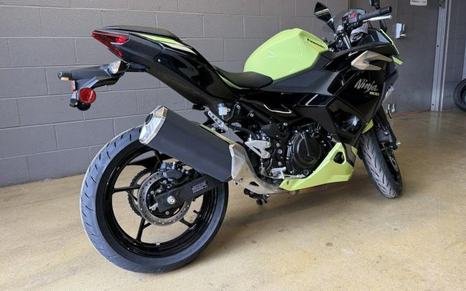 2026 Kawasaki Ninja 500 ABS Metallic Yellowish Green/Ebony