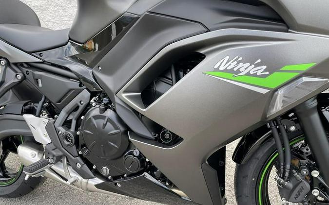 2024 Kawasaki Ninja® 650 Metallic Matte Graphenesteel Gray/Ebony