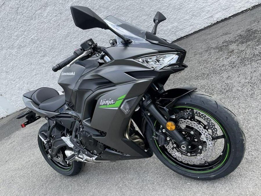 2024 Kawasaki Ninja® 650 Metallic Matte Graphenesteel Gray/Ebony