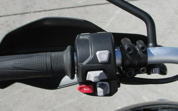 2024 Triumph Scrambler 1200 XE Sapphire Black XE Phantom Black Storm Grey