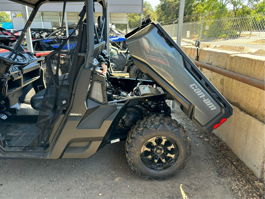 2024 Can-Am Defender XT HD9