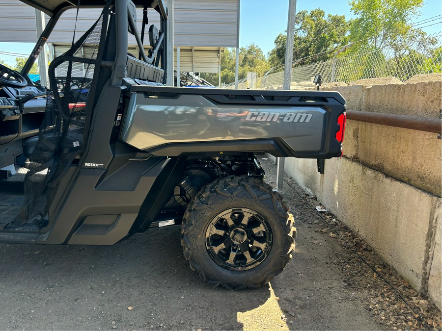 2024 Can-Am Defender XT HD9