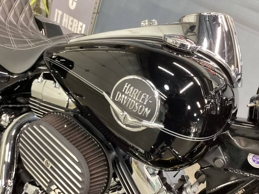 2009 Harley-Davidson® FLHRC - Road King® Classic