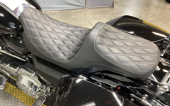 2009 Harley-Davidson® FLHRC - Road King® Classic