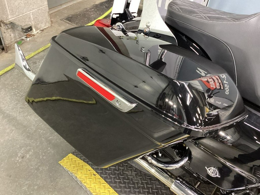 2009 Harley-Davidson® FLHRC - Road King® Classic