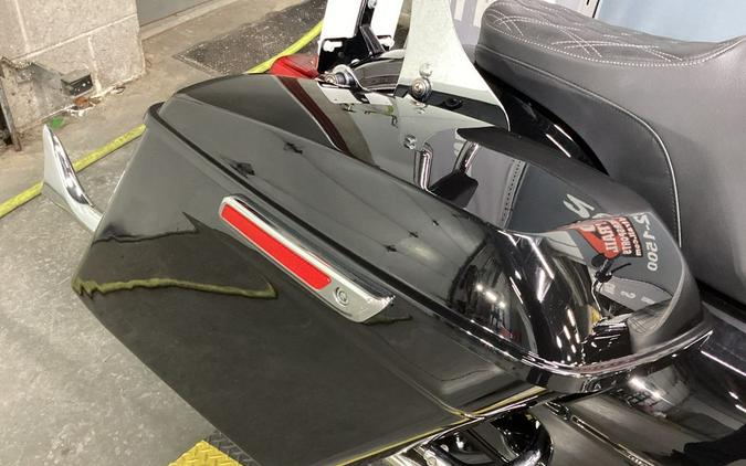 2009 Harley-Davidson® FLHRC - Road King® Classic