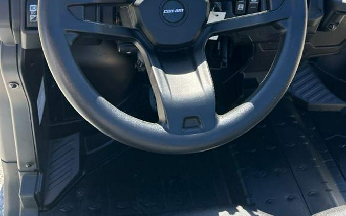2025 Can-Am Defender MAX HD7
