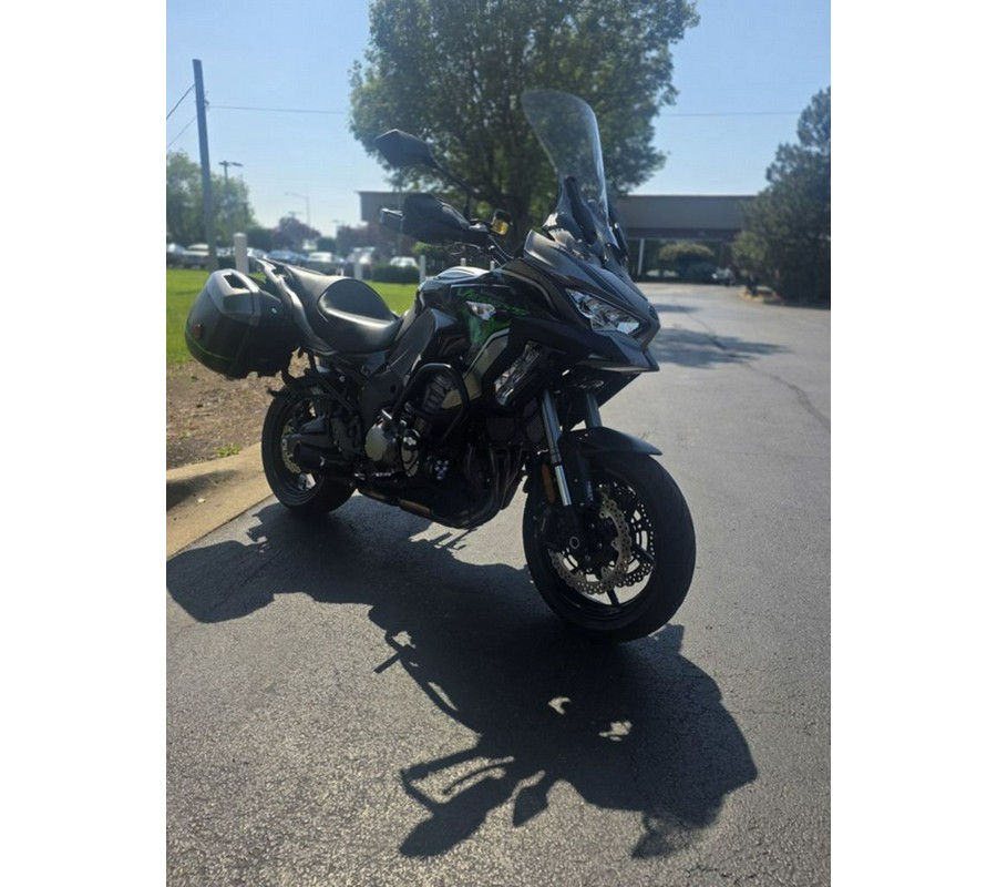 2022 Kawasaki Versys® 1000 SE LT+