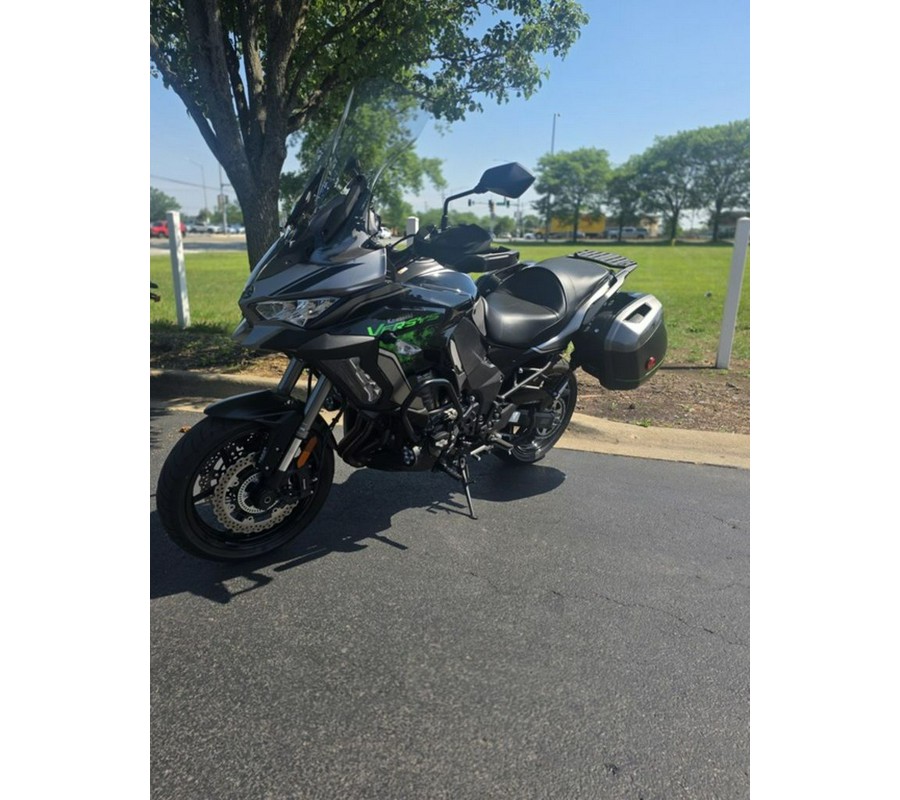 2022 Kawasaki Versys® 1000 SE LT+