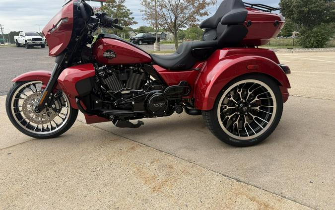 2026 Harley-Davidson Street Glide 3 Limited BRILLIANT RED W/ PINSTRIPE