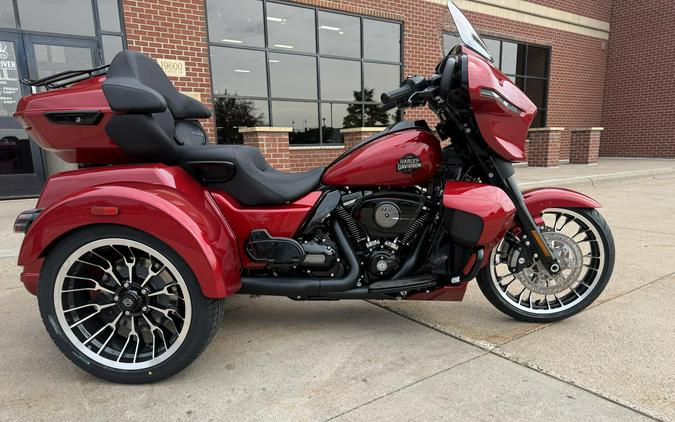 2026 Harley-Davidson Street Glide 3 Limited BRILLIANT RED W/ PINSTRIPE