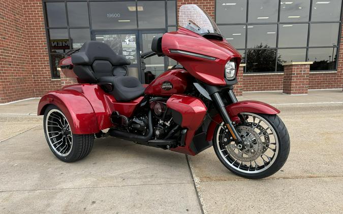 2026 Harley-Davidson Street Glide 3 Limited BRILLIANT RED W/ PINSTRIPE
