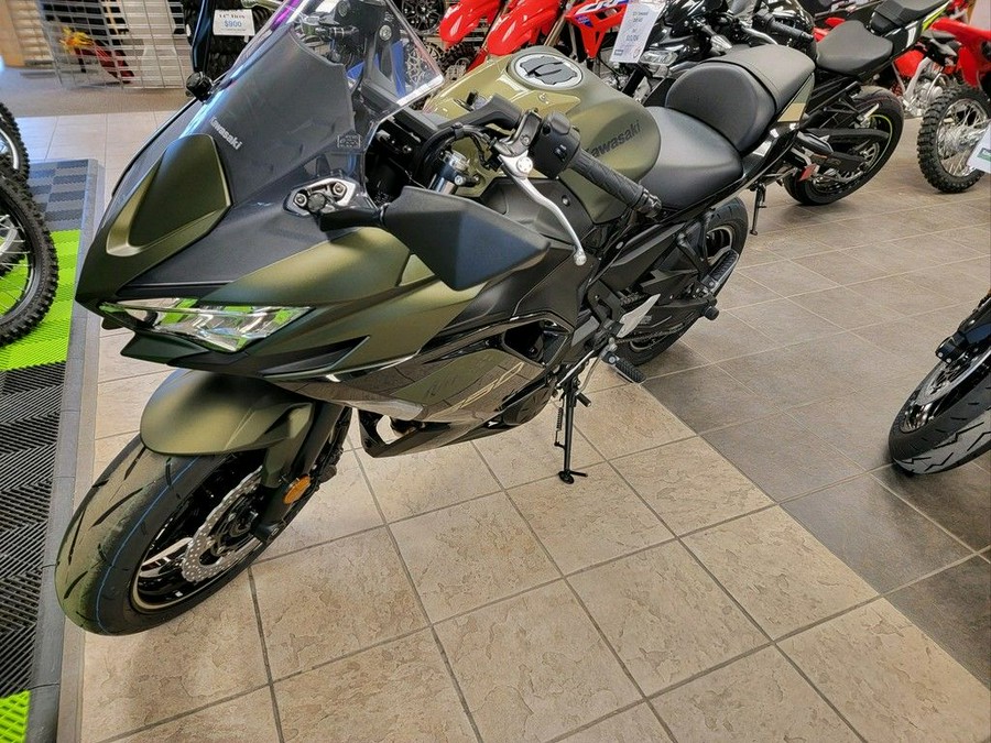 2024 Kawasaki Ninja® 650 Metallic Matte Dark Gray/Metallic Spark Black