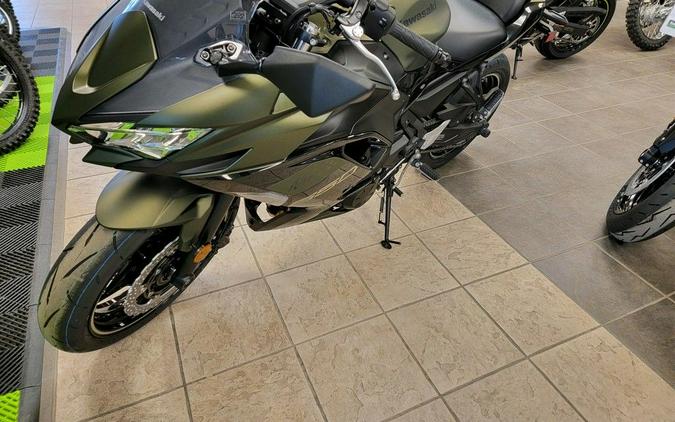 2024 Kawasaki Ninja® 650 Metallic Matte Dark Gray/Metallic Spark Black