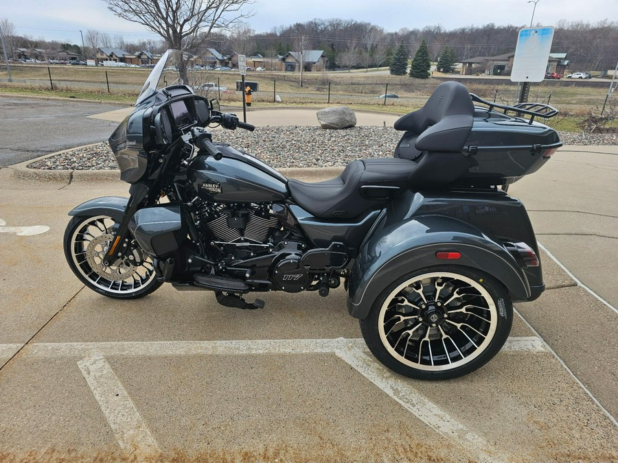 2026 Harley-Davidson Street Glide 3 Limited IRON HORSE MTLC W/ PINSTRIP