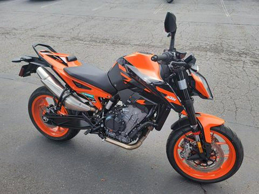 2022 KTM 890 Duke GP