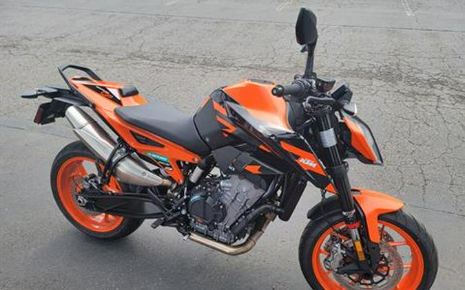 2022 KTM 890 Duke GP