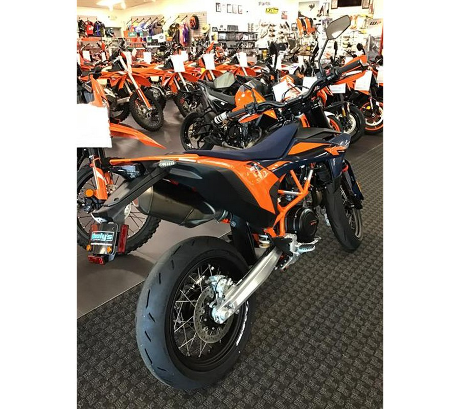 2026 KTM 690 SMC R