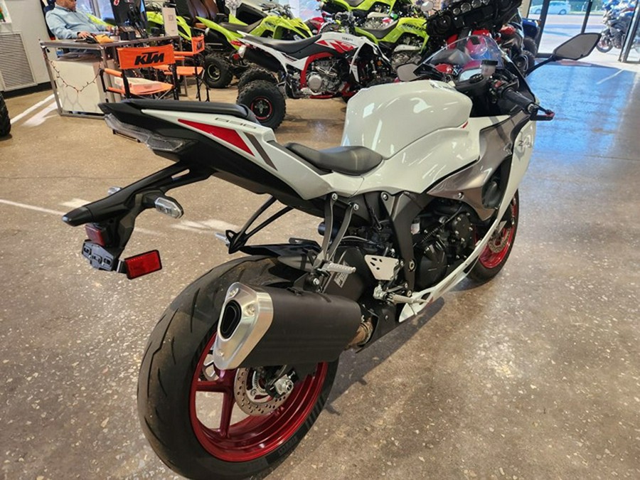 2024 Kawasaki Ninja ZX-6R Base