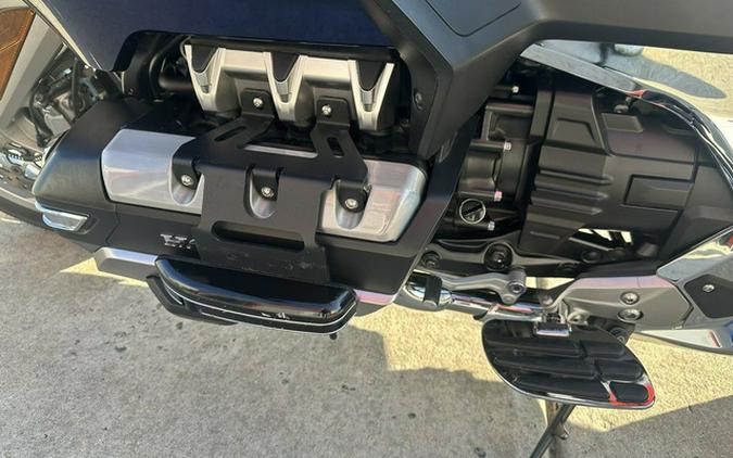 2018 Honda Gold Wing Tour Pearl Hawkseye Blue Tour Candy Ardent Red
