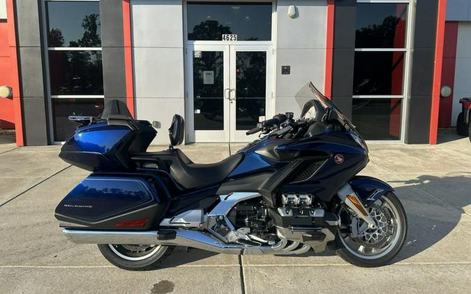 2018 Honda Gold Wing Tour Pearl Hawkseye Blue Tour Candy Ardent Red