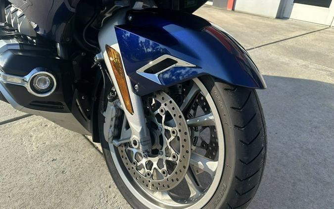 2018 Honda Gold Wing Tour Pearl Hawkseye Blue Tour Candy Ardent Red