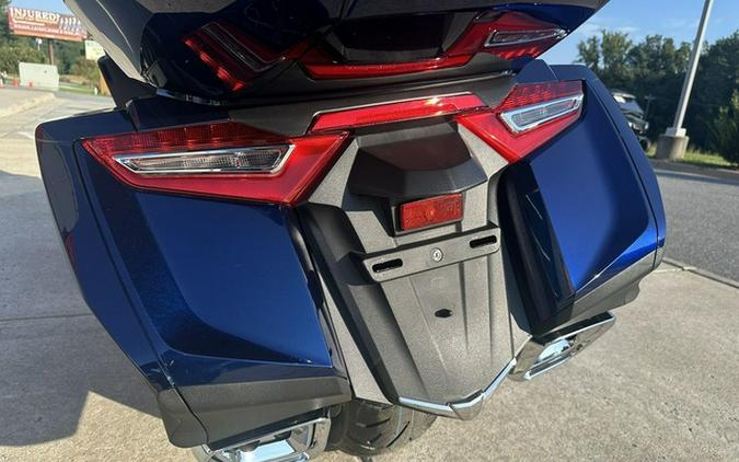 2018 Honda Gold Wing Tour Pearl Hawkseye Blue Tour Candy Ardent Red