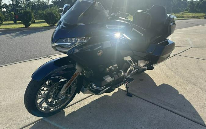 2018 Honda Gold Wing Tour Pearl Hawkseye Blue Tour Candy Ardent Red