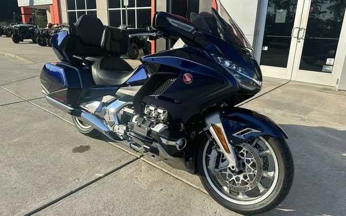2018 Honda Gold Wing Tour Pearl Hawkseye Blue Tour Candy Ardent Red