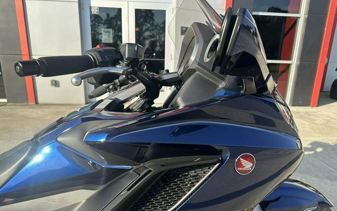 2018 Honda Gold Wing Tour Pearl Hawkseye Blue Tour Candy Ardent Red