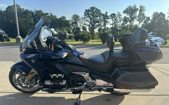 2018 Honda Gold Wing Tour Pearl Hawkseye Blue Tour Candy Ardent Red