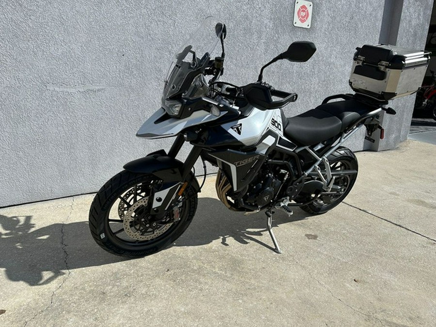 2024 Triumph Tiger 900 GT Pro Snowdonia White / Sapphire Black GT Snowdonia White Sapphire Black