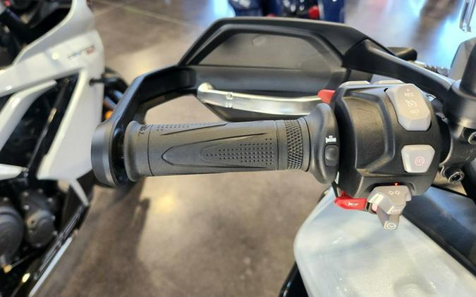 2024 Triumph Tiger 900 GT Pro Snowdonia White / Sapphire Black GT Pro Graphite Sapphire Black